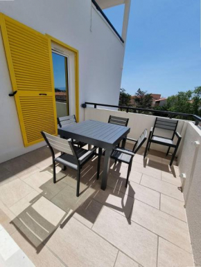 Superbe appartement entièrement rénové 4EST211